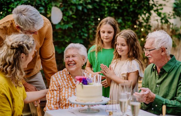 Glöckle-Mitspielerin freut sich mit Familie über ihren Gewinn von 240.000 €