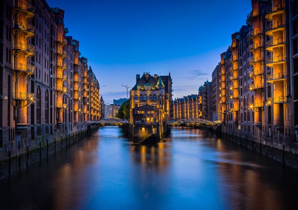 Brücke mit Wasser