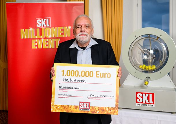 Glöckle Mitspieler Herr Walter freut sich über seinen Gewinn von 1 Million €