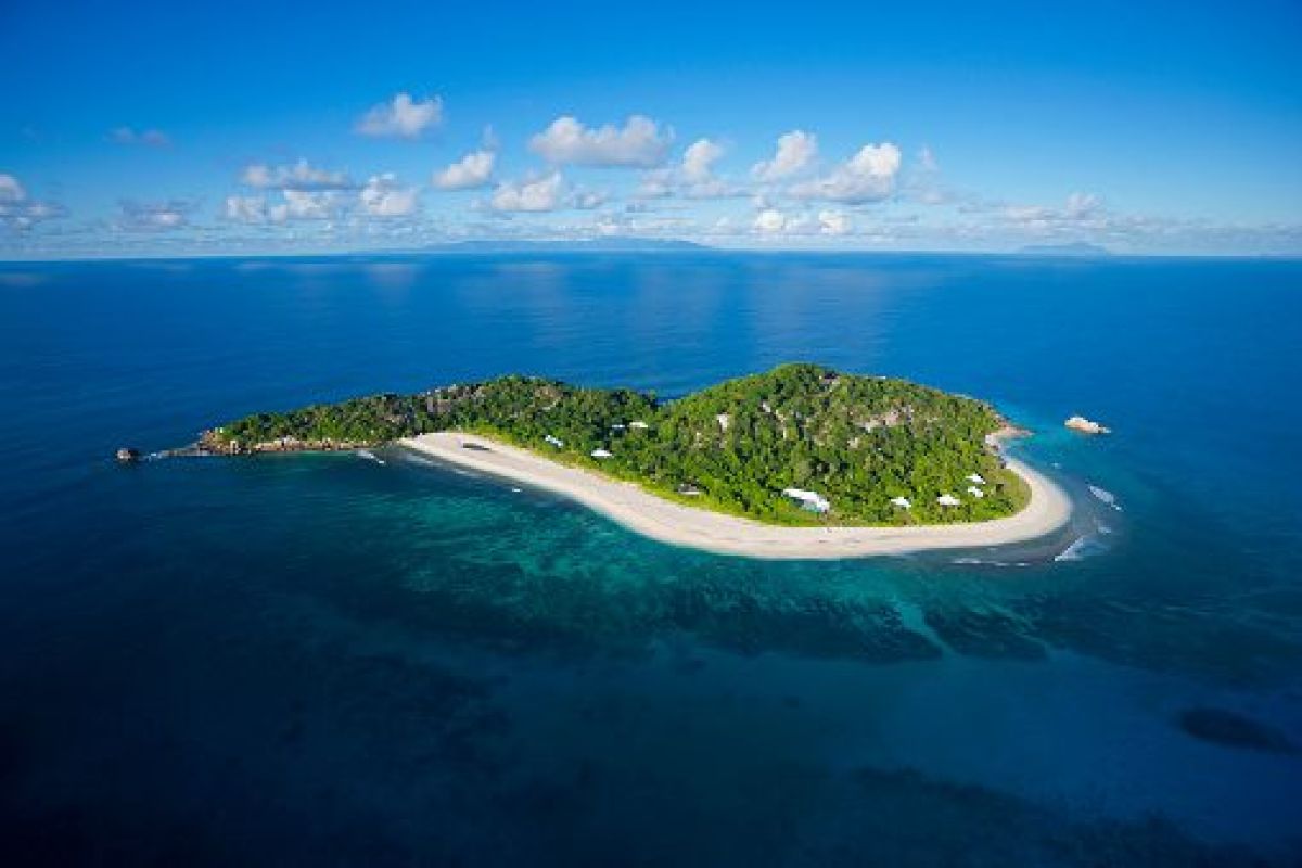 Luftaufnahme der Cousine Insel auf den Seychellen.