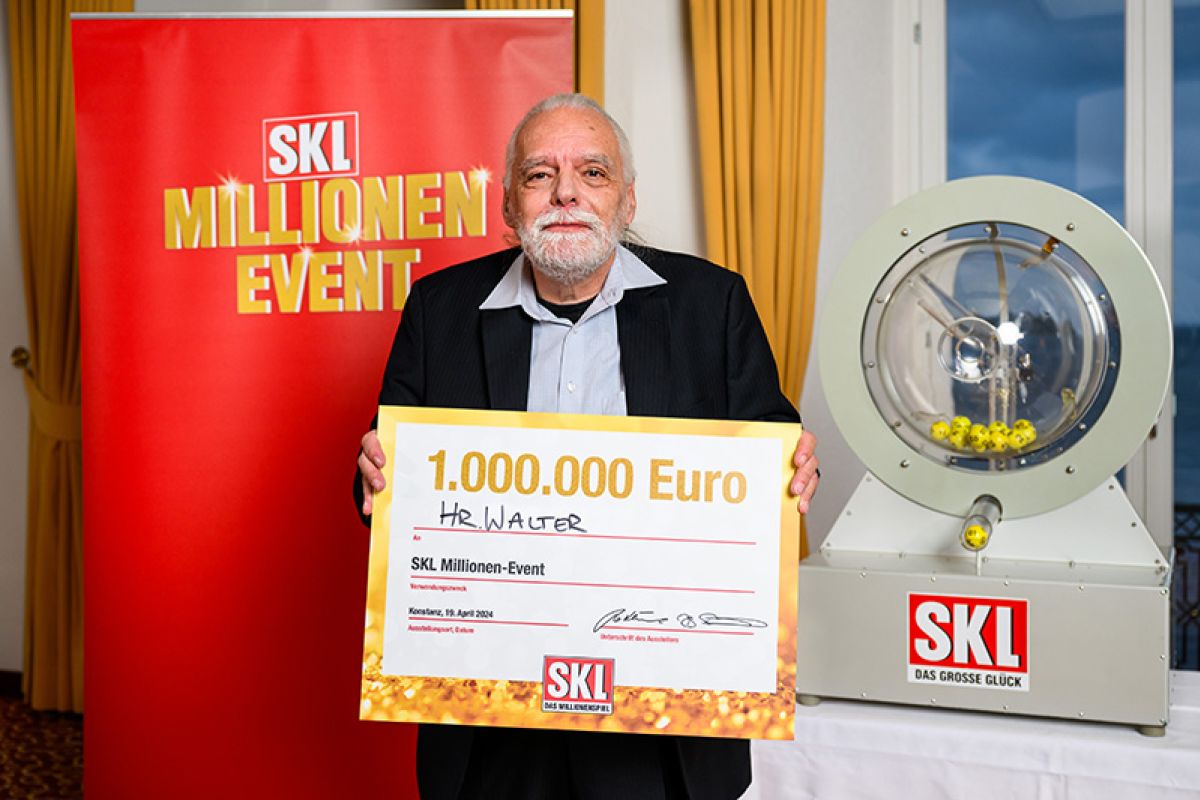Glöckle Mitspieler Herr Walter freut sich über seinen Gewinn von 1 Million €