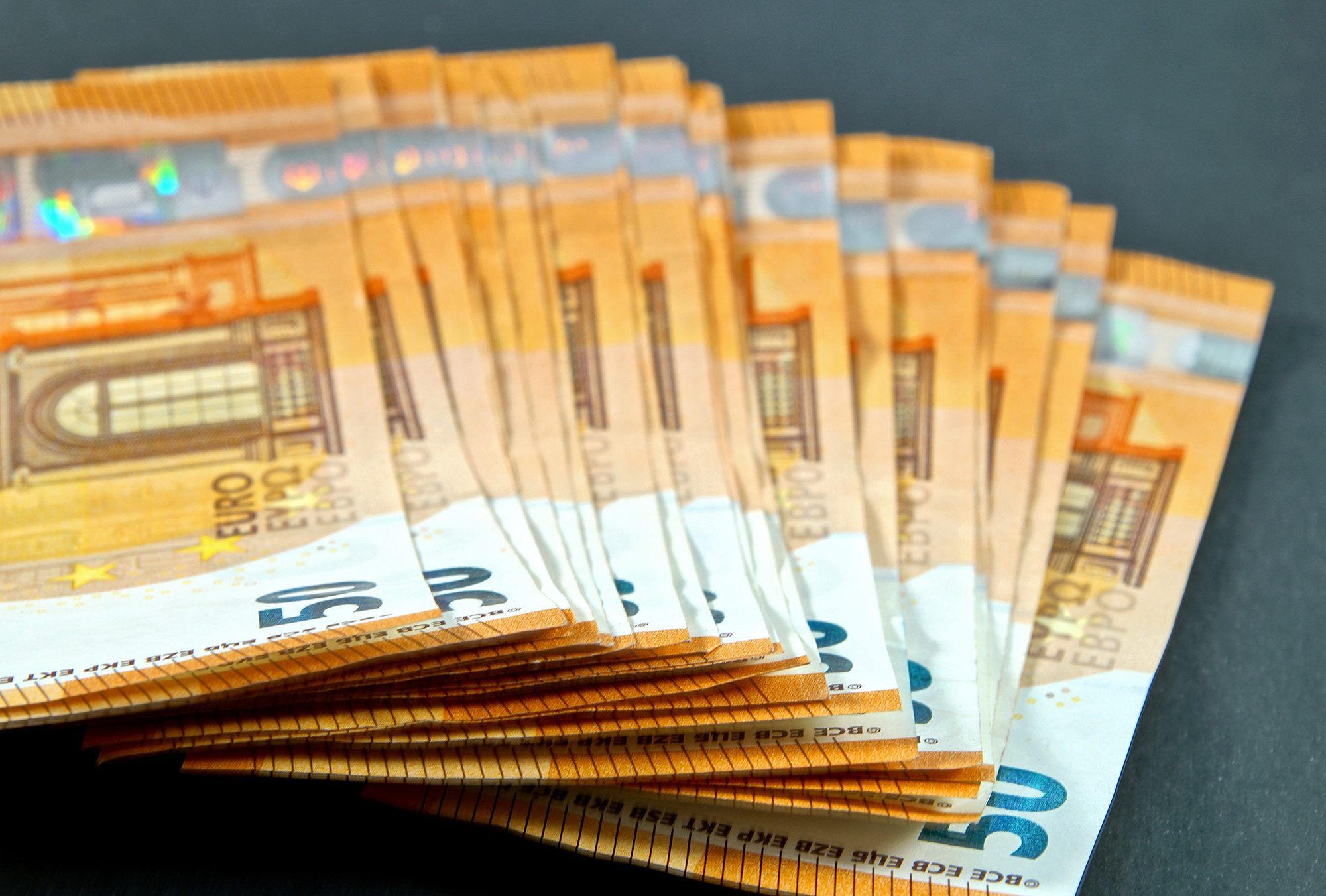 Mit dem NKL-Rentenlotterie Basislos von Peters jeden Monat bares Geld als Extra-Einkommen sichern.