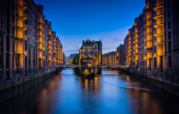 Brücke mit Wasser