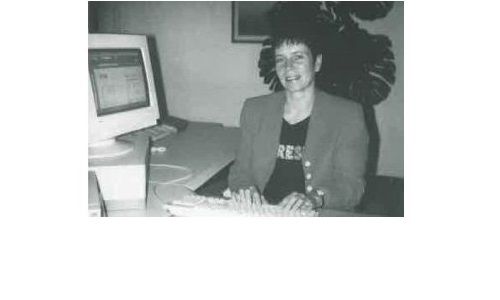 Gloeckle Mitarbeiterin am Schreibtisch altes Foto 1990