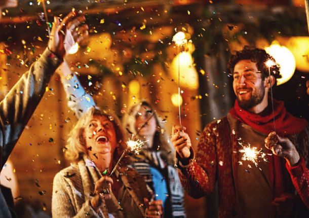 NKL Lotterie Gewinner an Silvester mit Lichterkerzen