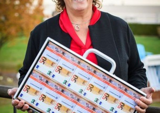 1 Millionen Geldkoffer beim SKL Millionenevent