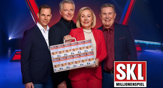 SKL Millionenspiel Jörg Pilawa und Millionäre mit Geldkoffer