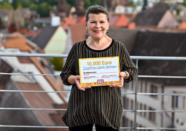 Glöckle-Mitspielerin freut sich beim SKL Millionen-Event über 10.000 Euro